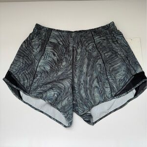 Lululemon Hotty Hot LR 4” Short